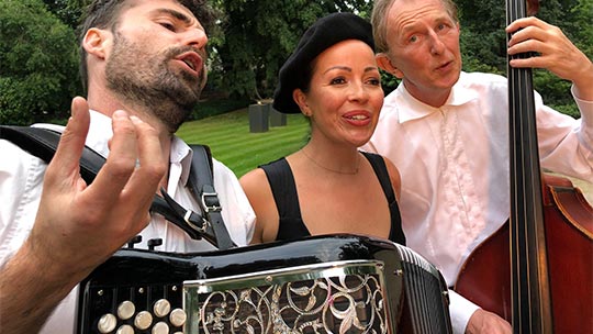 Rein De Vos, Elle Yana en Herman De Rycke zingen Franse liedjes jaren 60 en 70, café-chantant