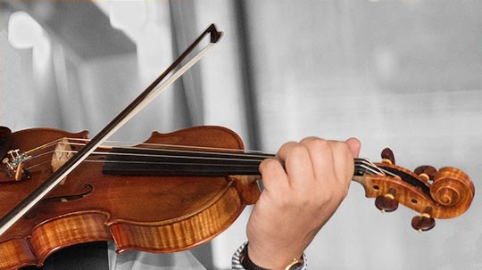 Viool bespeeld door Pal Szomora, de violist van Akustika – thema licht klassiek, salonmuziek